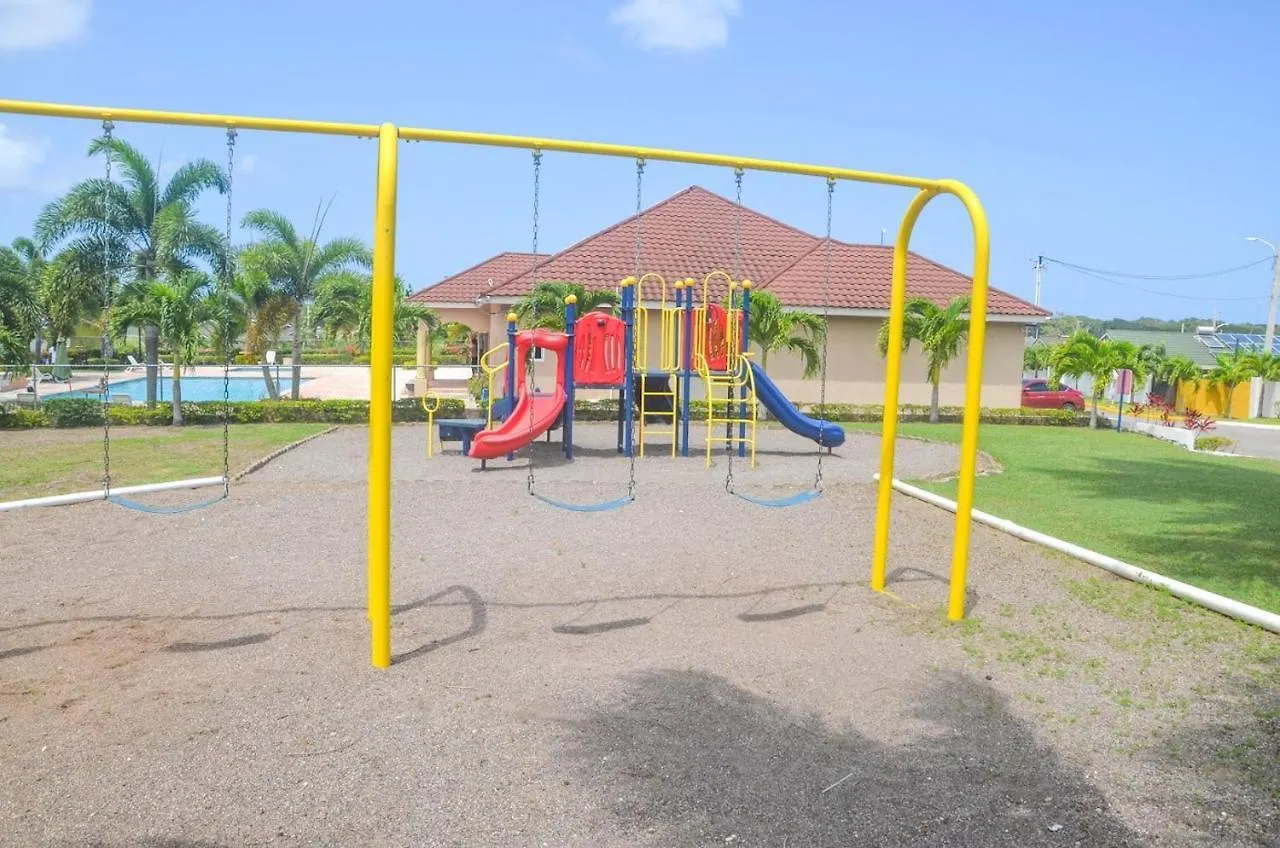 Holiday home Twin Peak Cottage Mammee Bay